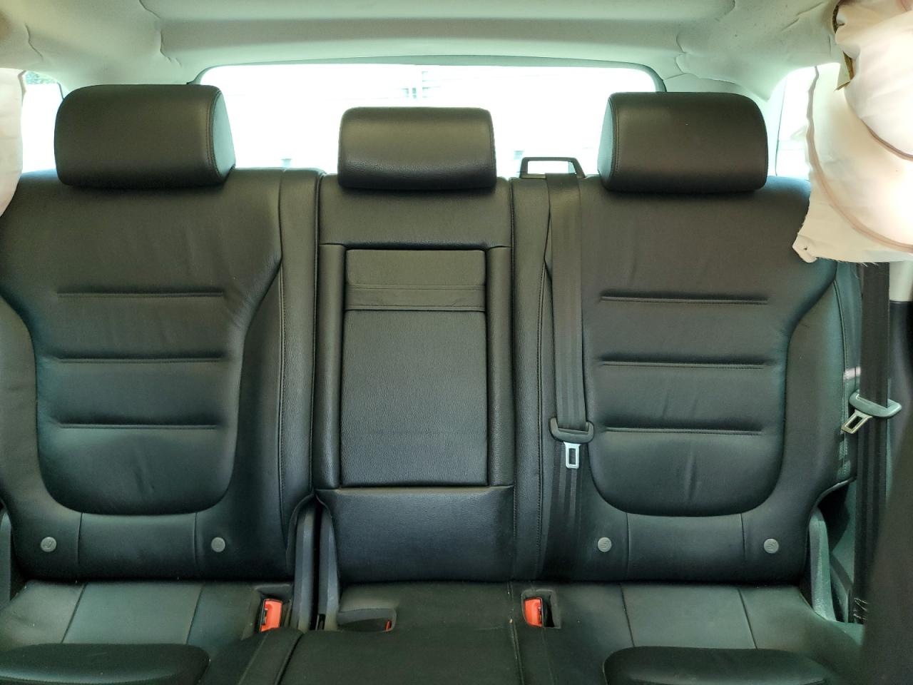 WVGEF9BP1GD001868 2016 Volkswagen Touareg Sport