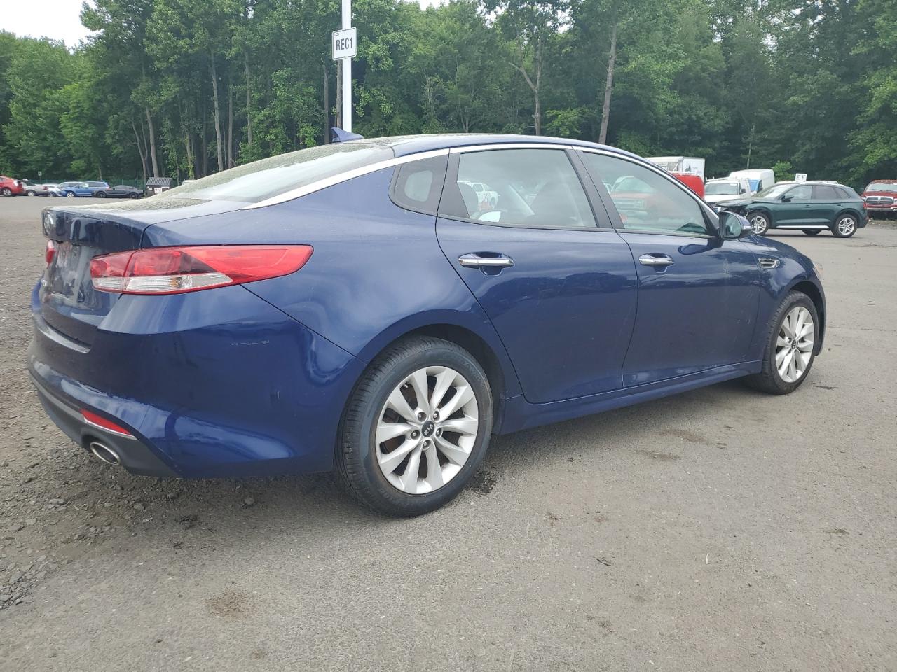 2017 Kia Optima Lx vin: 5XXGT4L34HG174795