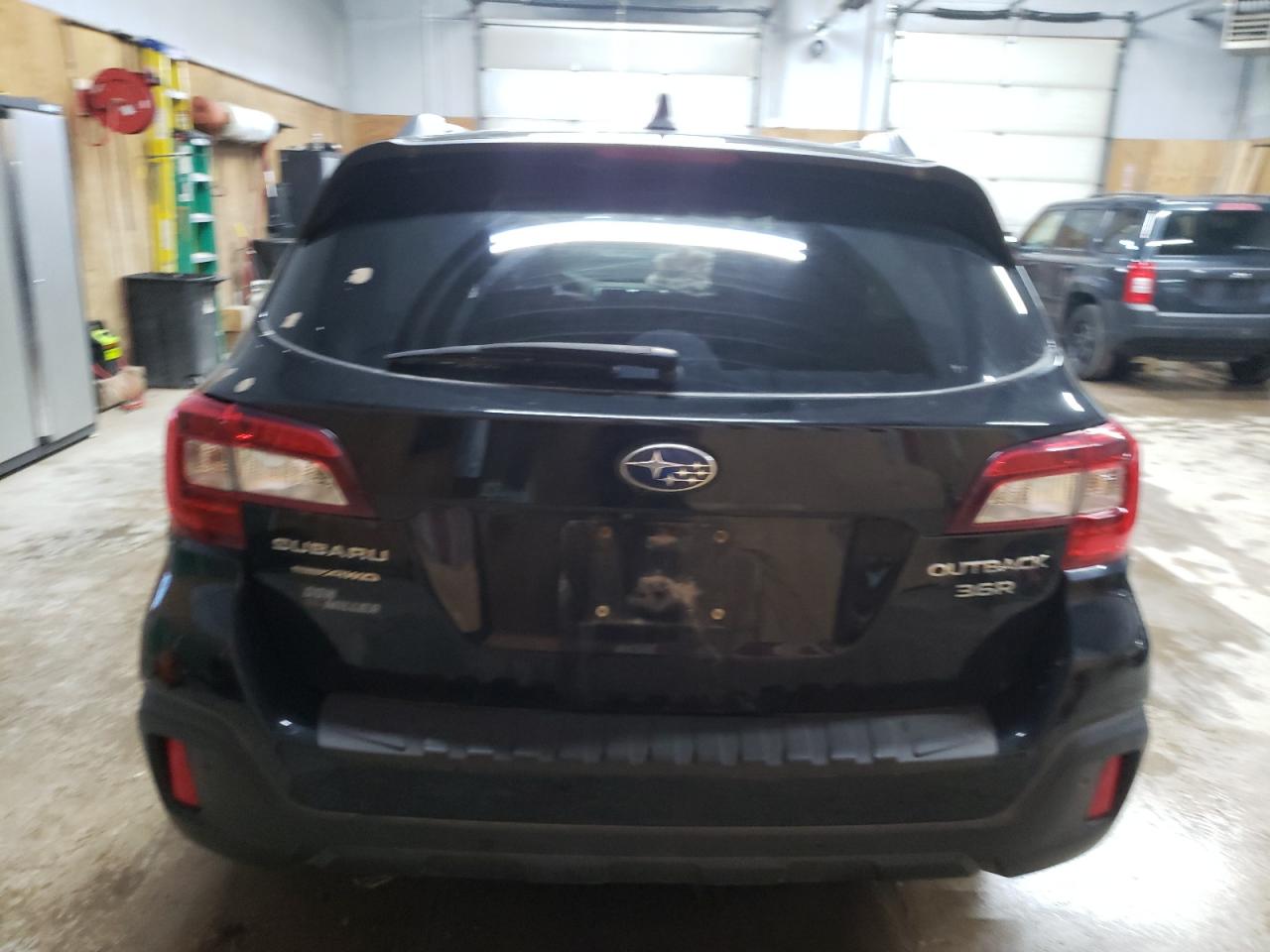 4S4BSETC8J3214784 2018 Subaru Outback Touring