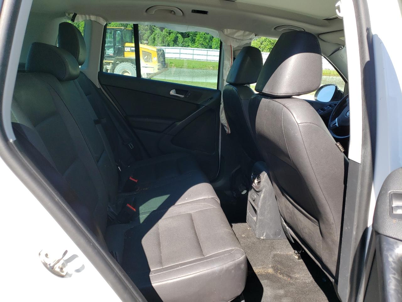 WVGSV7AX9HK005868 2017 Volkswagen Tiguan Wolfsburg