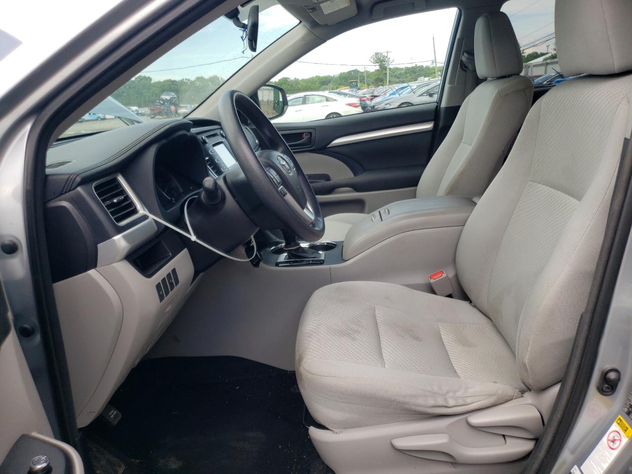 5TDBKRFH5FS081118 2015 Toyota Highlander Le