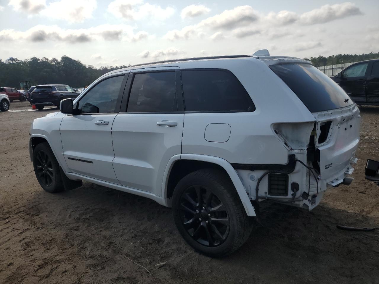 1C4RJEAG4JC404111 2018 Jeep Grand Cherokee Laredo