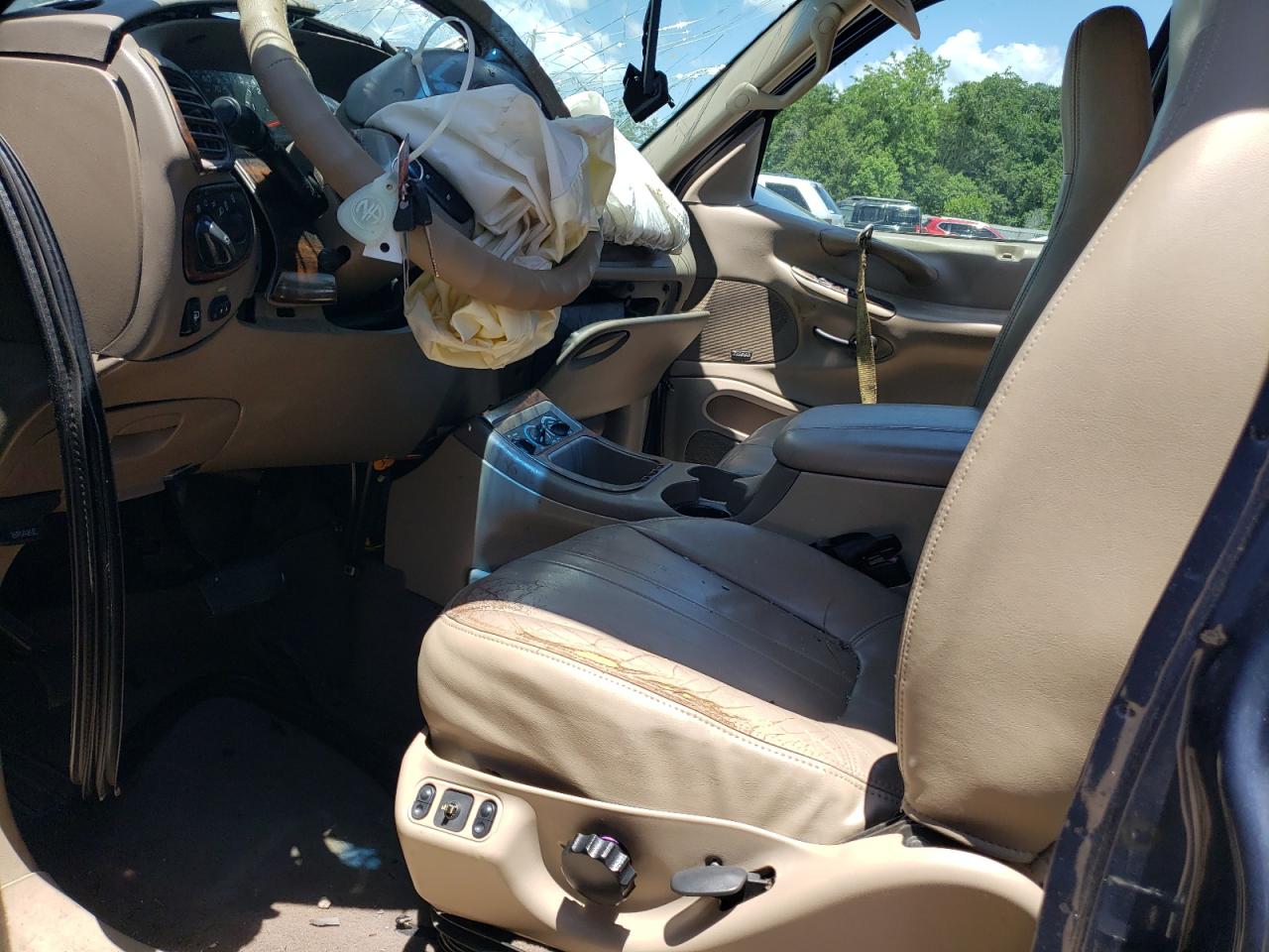 1FMRU17LXYLB63990 2000 Ford Expedition Eddie Bauer