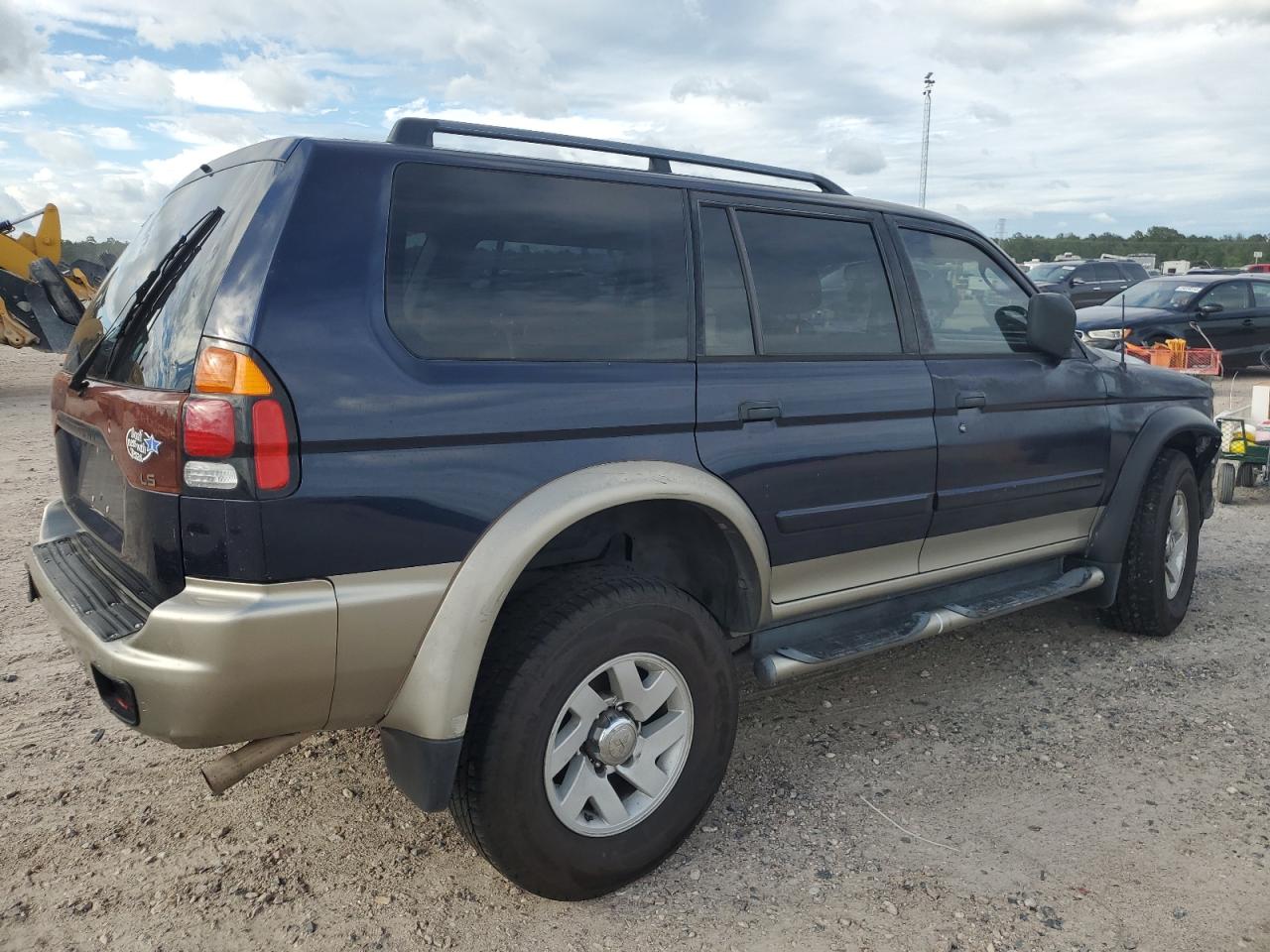 JA4LS31RX2J033214 2002 Mitsubishi Montero Sport Xls