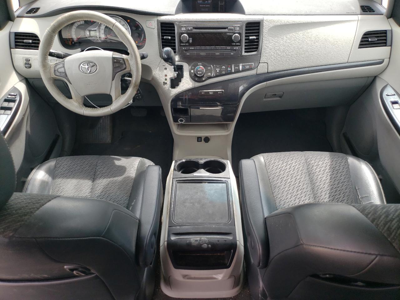 5TDXK3DC8DS319051 2013 Toyota Sienna Sport