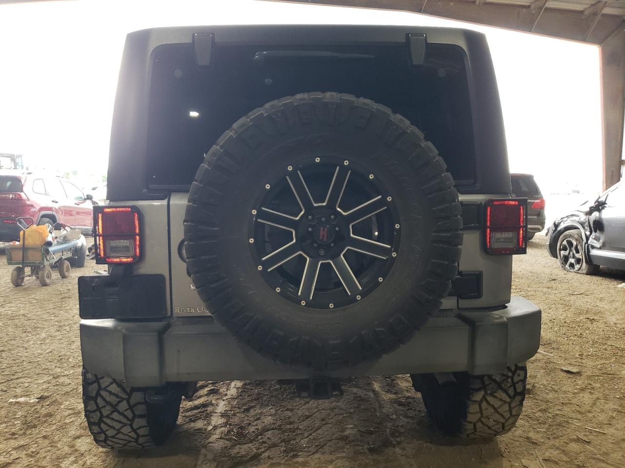 1C4BJWDG8FL717799 2015 Jeep Wrangler Unlimited Sport