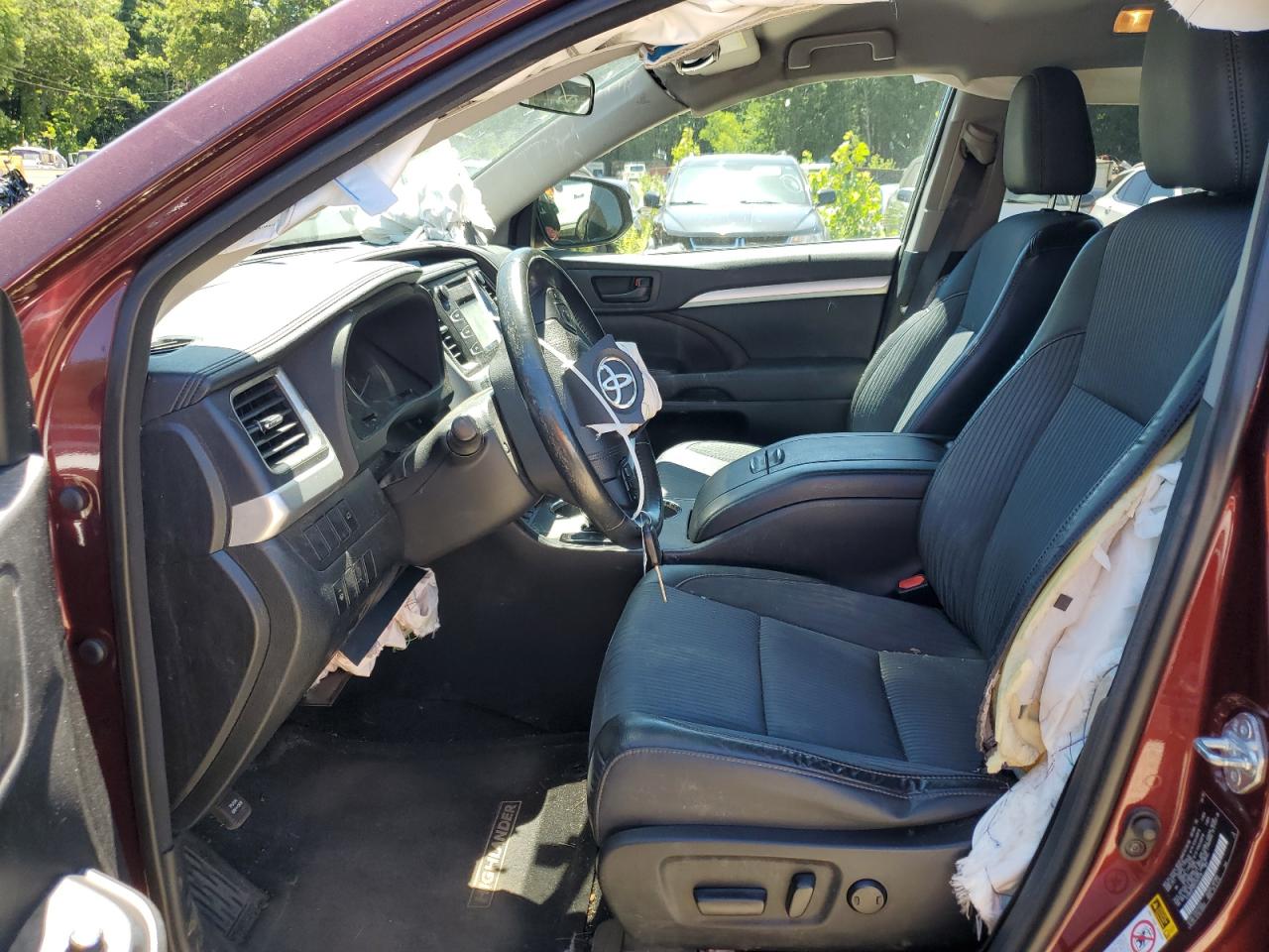 5TDBKRFH9FS157519 2015 Toyota Highlander Le