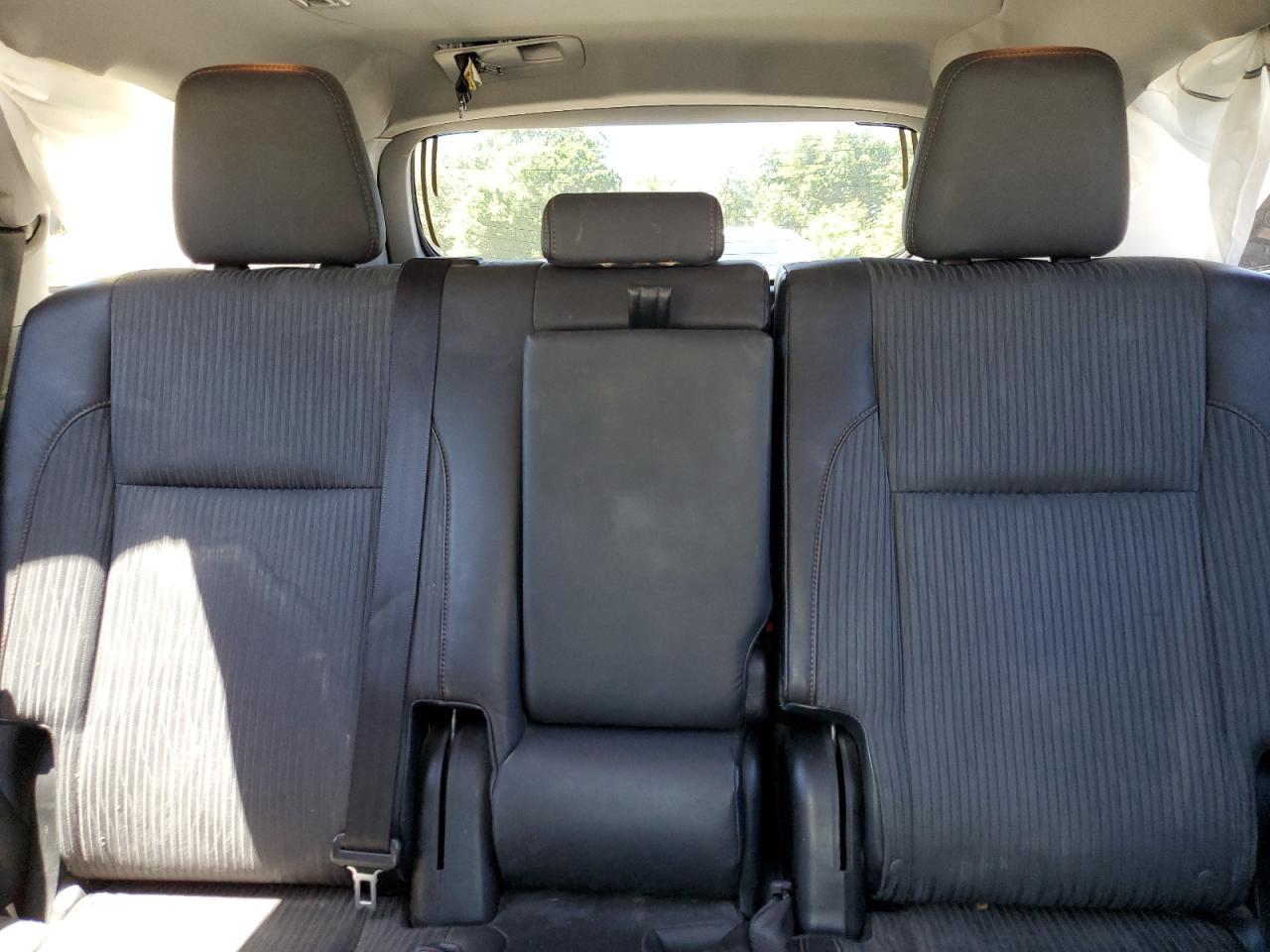 5TDBKRFH9FS157519 2015 Toyota Highlander Le