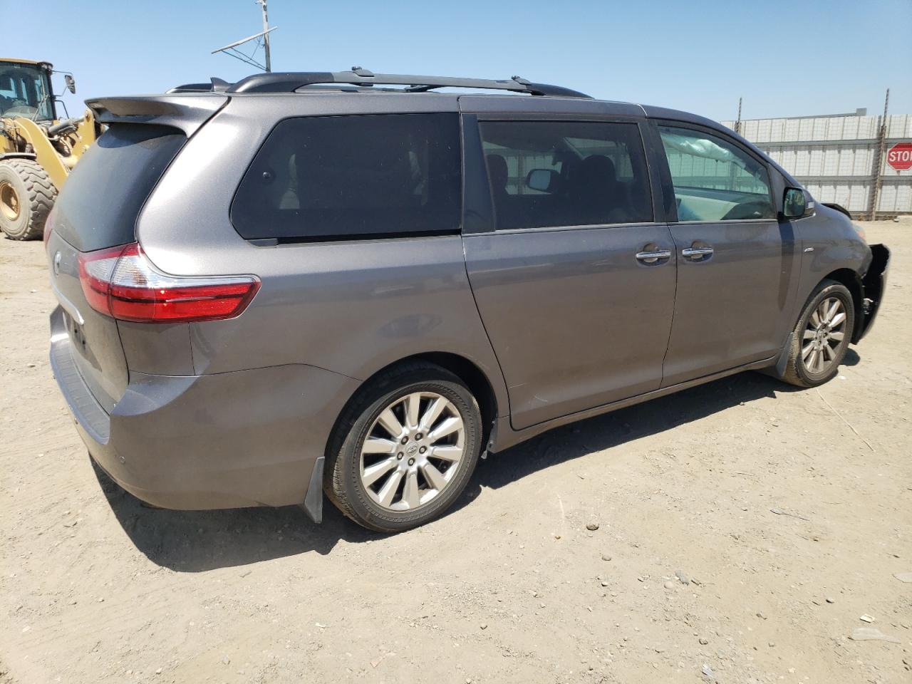 5TDDZ3DC8HS157667 2017 Toyota Sienna Xle