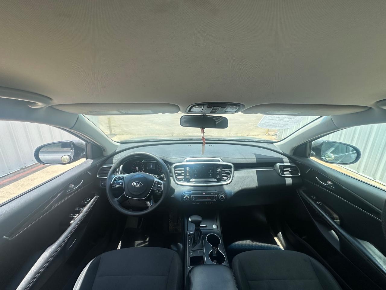 2019 Kia Sorento Lx vin: 5XYPG4A5XKG496773