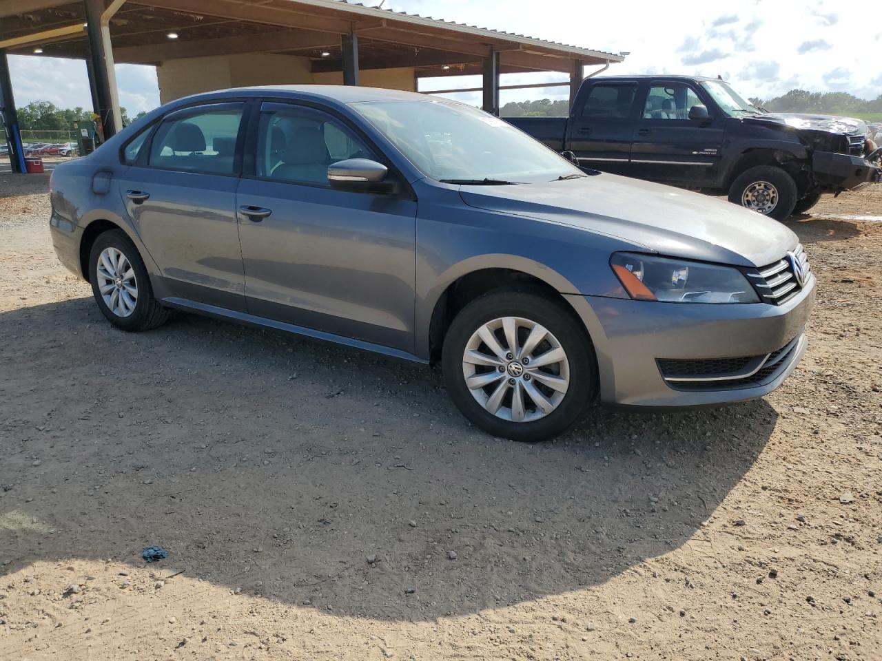 2013 Volkswagen Passat S vin: 1VWAH7A39DC076672