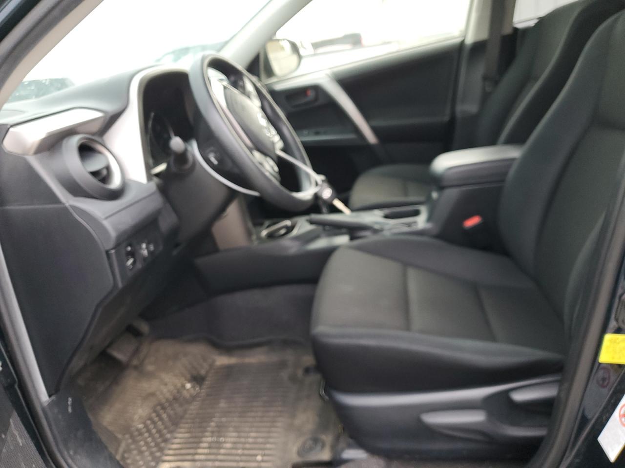 JTMZFREV6HJ720083 2017 Toyota Rav4 Le