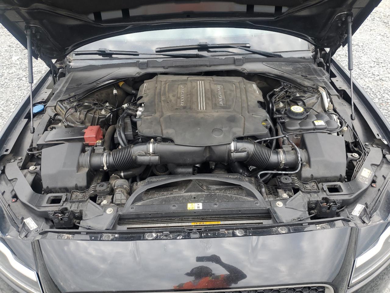 SAJBF4BV4GCY03881 2016 Jaguar Xf R - Sport