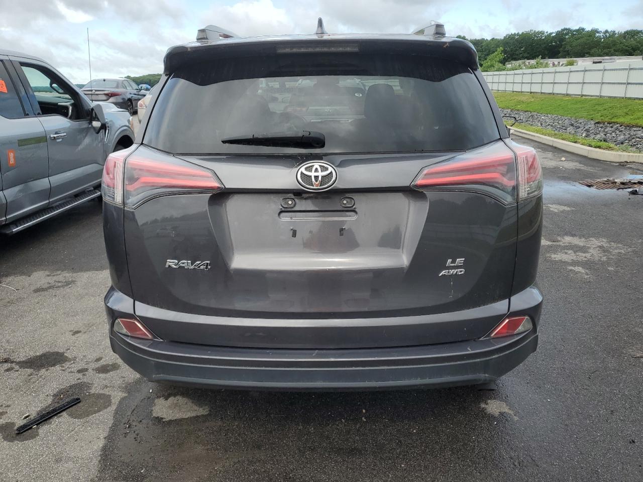 JTMBFREVXHJ136044 2017 Toyota Rav4 Le
