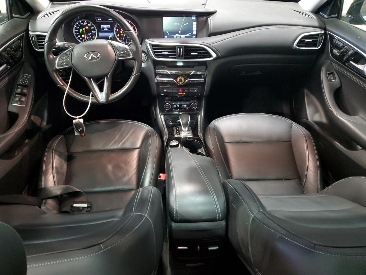 SJKCH5CR2HA030567 2017 Infiniti Qx30 Base