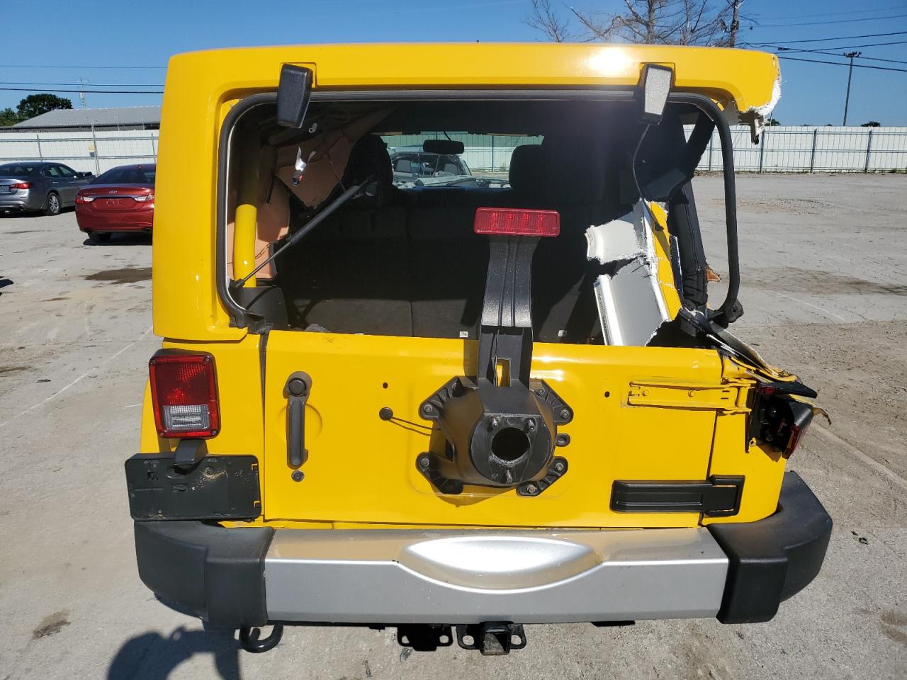 1C4BJWEG3FL665724 2015 Jeep Wrangler Unlimited Sahara