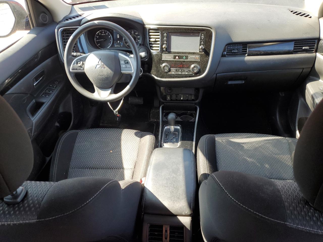 JA4AZ3A30KZ004241 2019 Mitsubishi Outlander Se