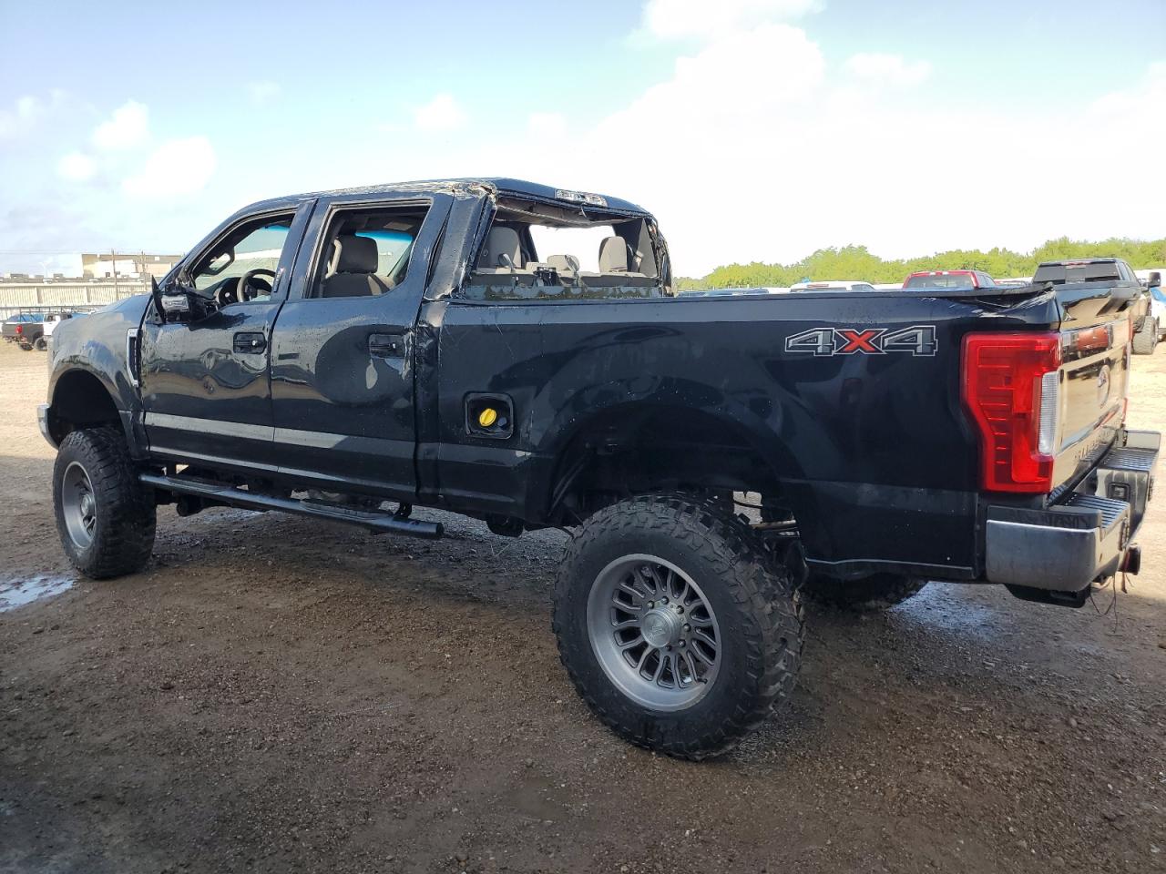 2018 Ford F250 Super Duty vin: 1FT7W2B6XJEC43653