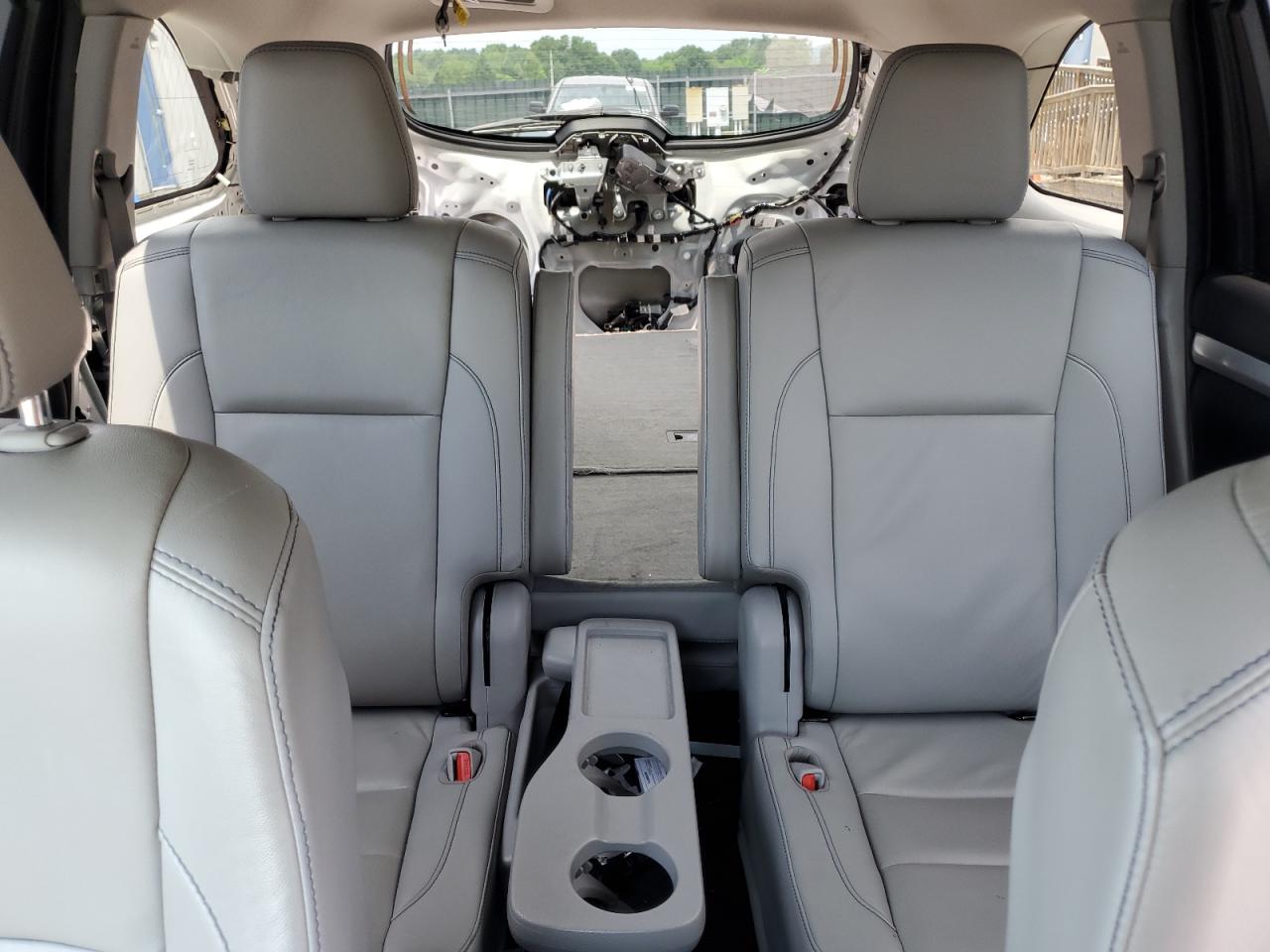 5TDJZRFH0KS609486 2019 Toyota Highlander Se