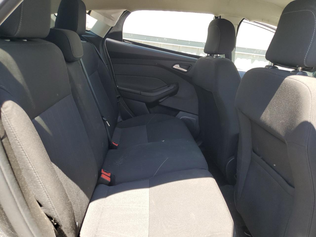 1FADP3K22JL297436 2018 Ford Focus Se