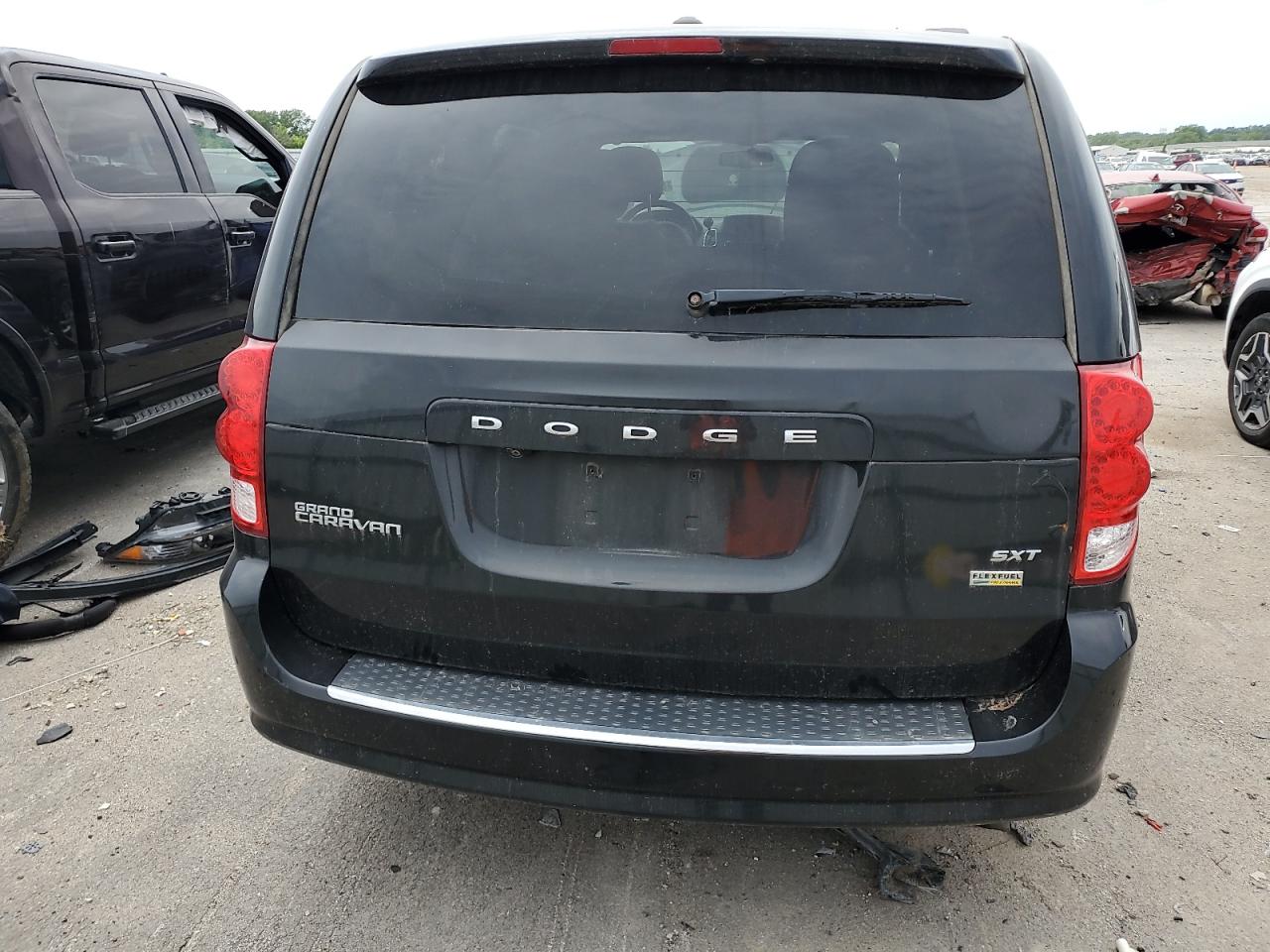 2C4RDGCG7JR240988 2018 Dodge Grand Caravan Sxt