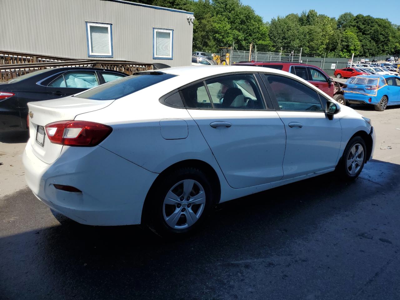 2018 Chevrolet Cruze Ls vin: 1G1BC5SM7J7186831