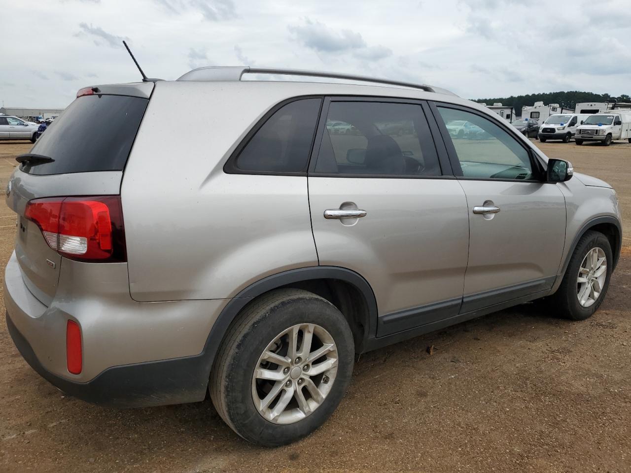 5XYKT3A69FG558257 2015 Kia Sorento Lx