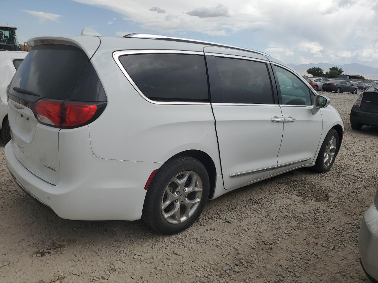 2C4RC1GG4JR320467 2018 Chrysler Pacifica Limited