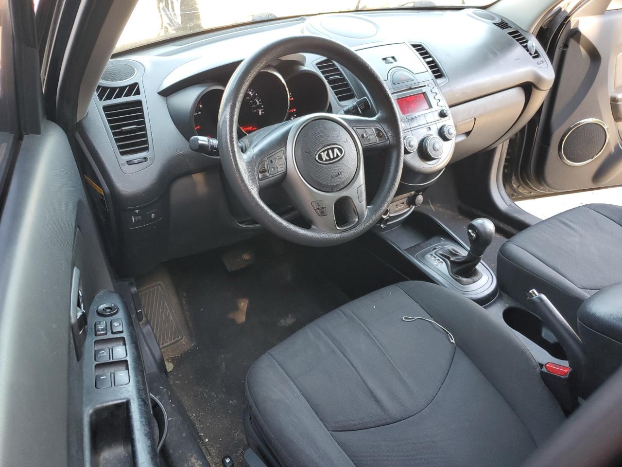 KNDJT2A23B7303257 2011 Kia Soul +