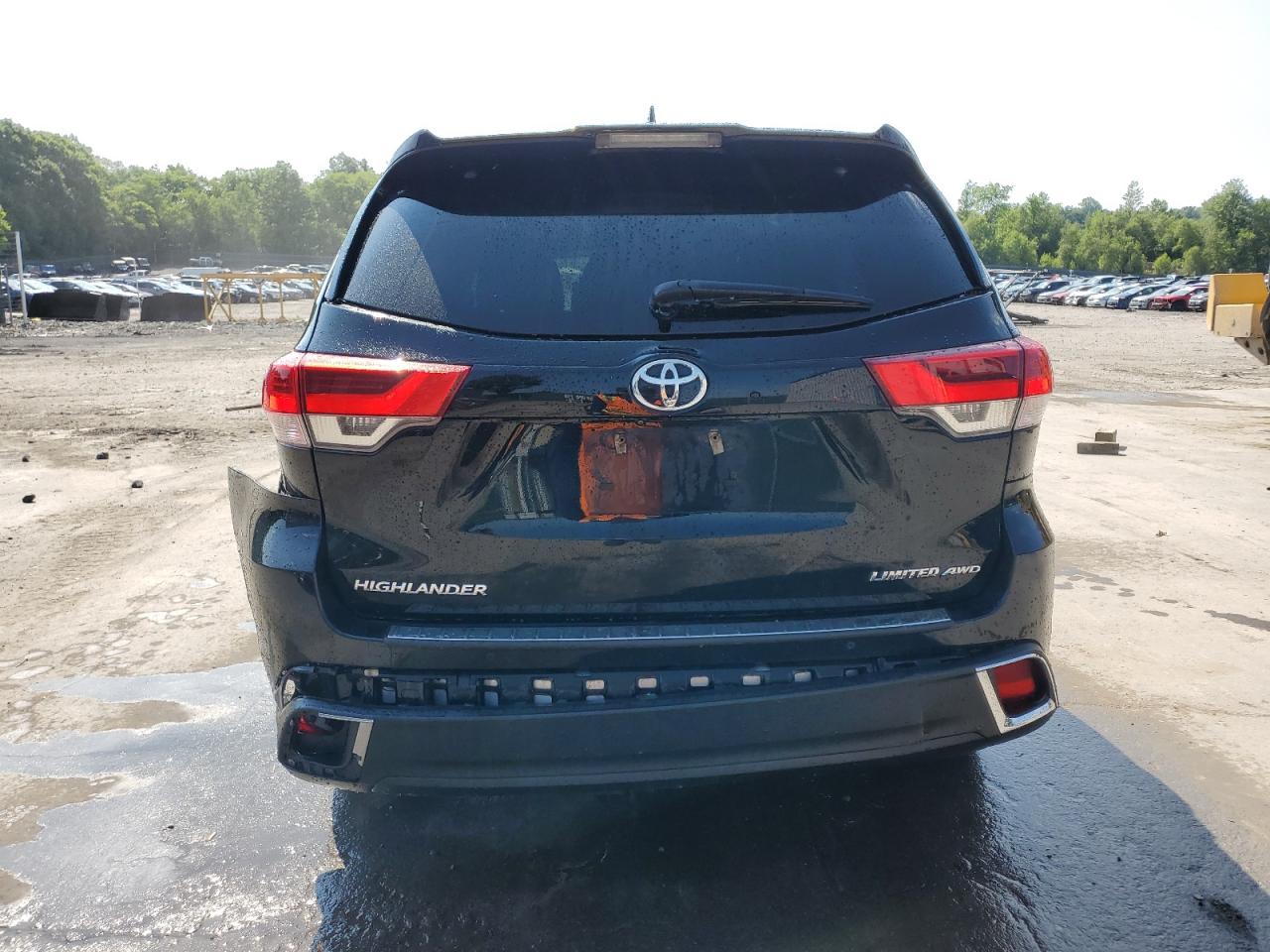 5TDDZRFH1JS890810 2018 Toyota Highlander Limited