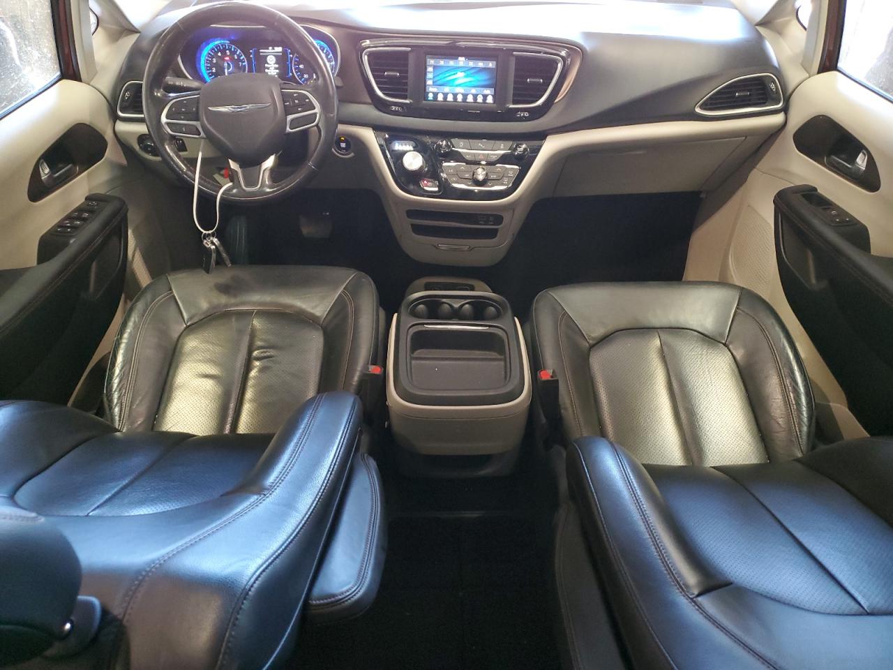 2C4RC1BG1KR665853 2019 Chrysler Pacifica Touring L