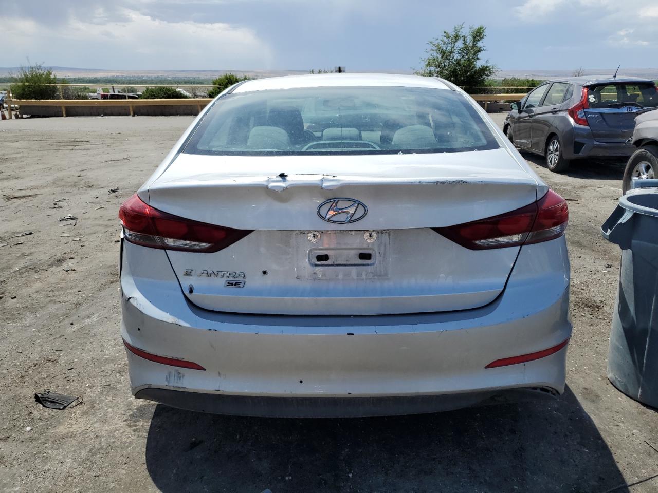 2018 Hyundai Elantra Se vin: 5NPD74LF7JH340853