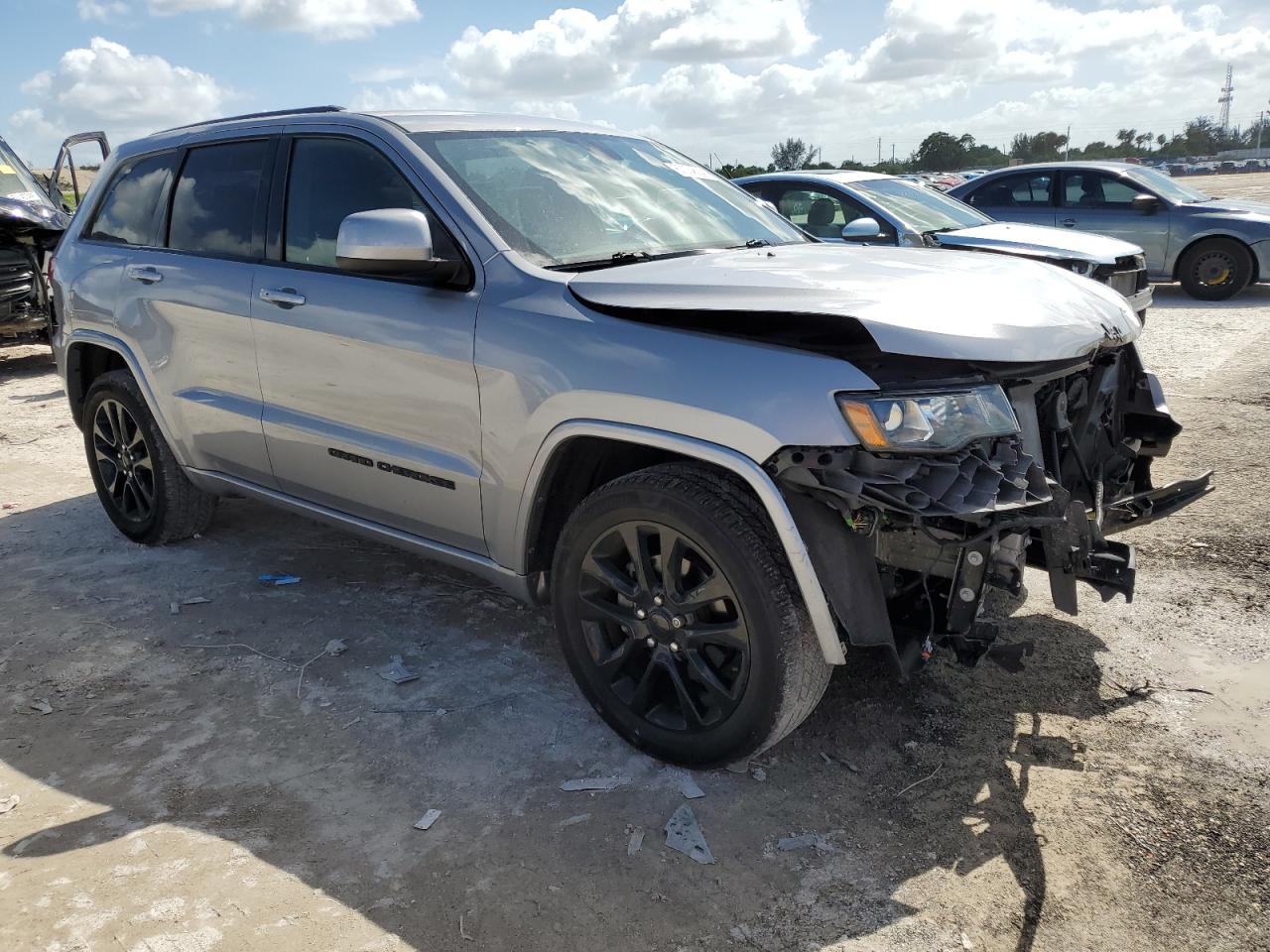 1C4RJEAG7KC572889 2019 Jeep Grand Cherokee Laredo