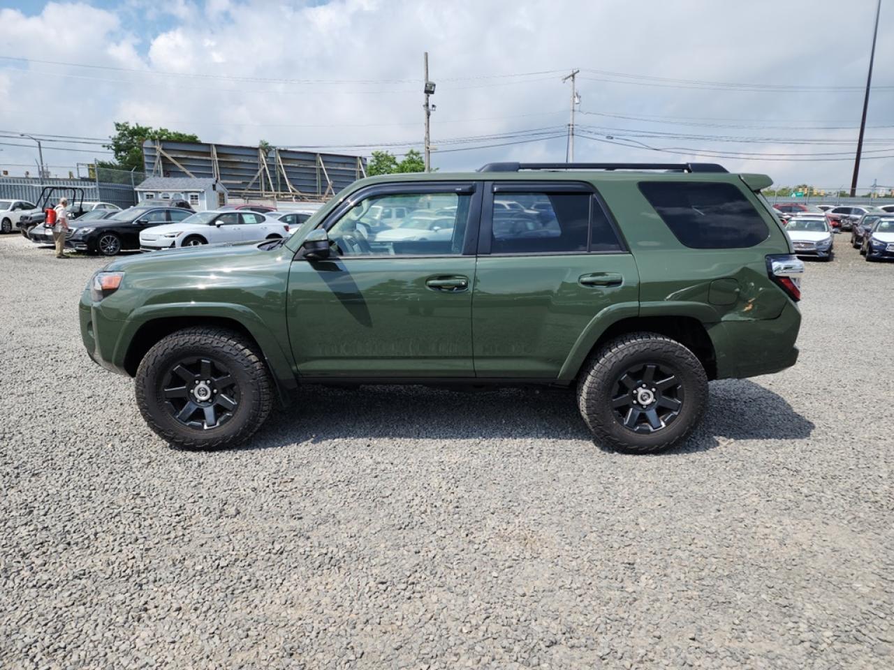 2022 Toyota 4Runner Trail vin: JTETU5JR9N6082614