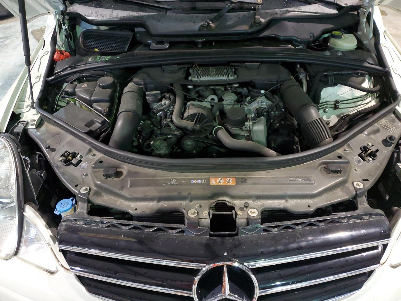 4JGCB6FE9AA109240 2010 Mercedes-Benz R 350 4Matic