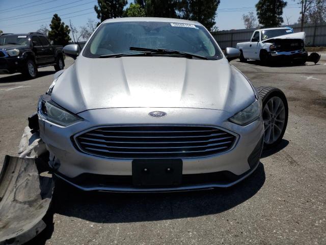 3FA6P0LUXLR135811 Ford Fusion SE 5