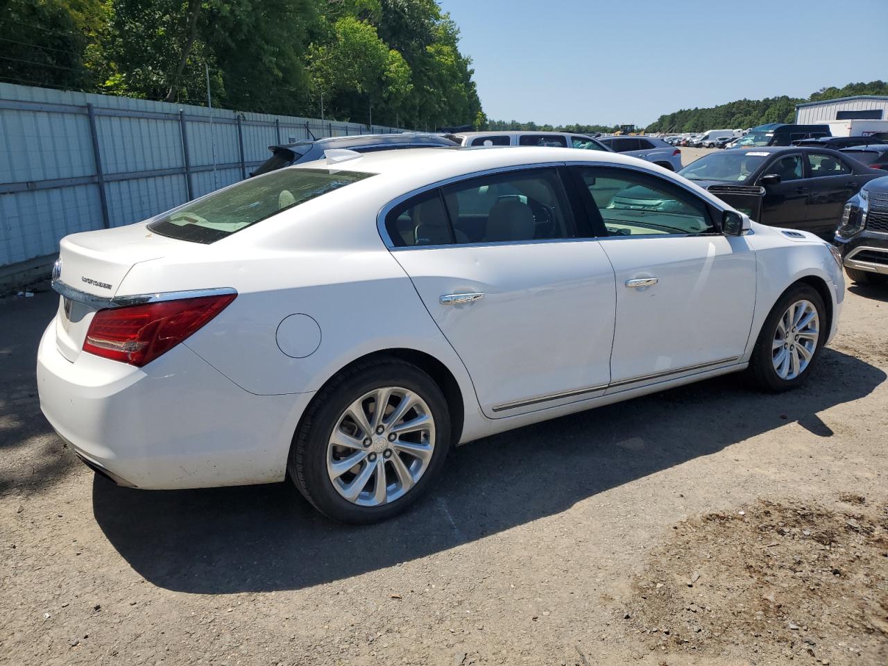 2016 Buick Lacrosse vin: 1G4GB5G34GF143784