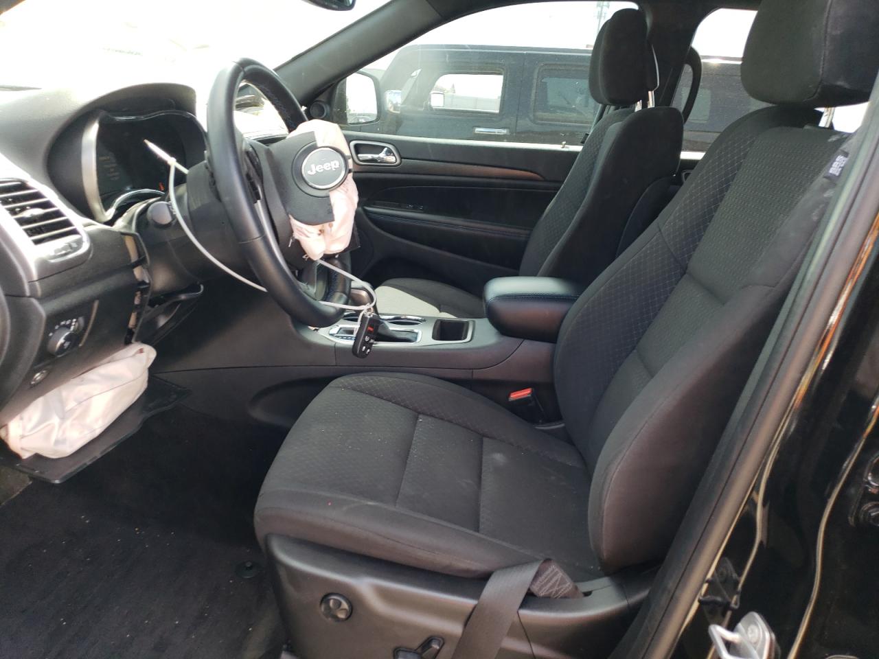 1C4RJFAG1JC394014 2018 Jeep Grand Cherokee Laredo