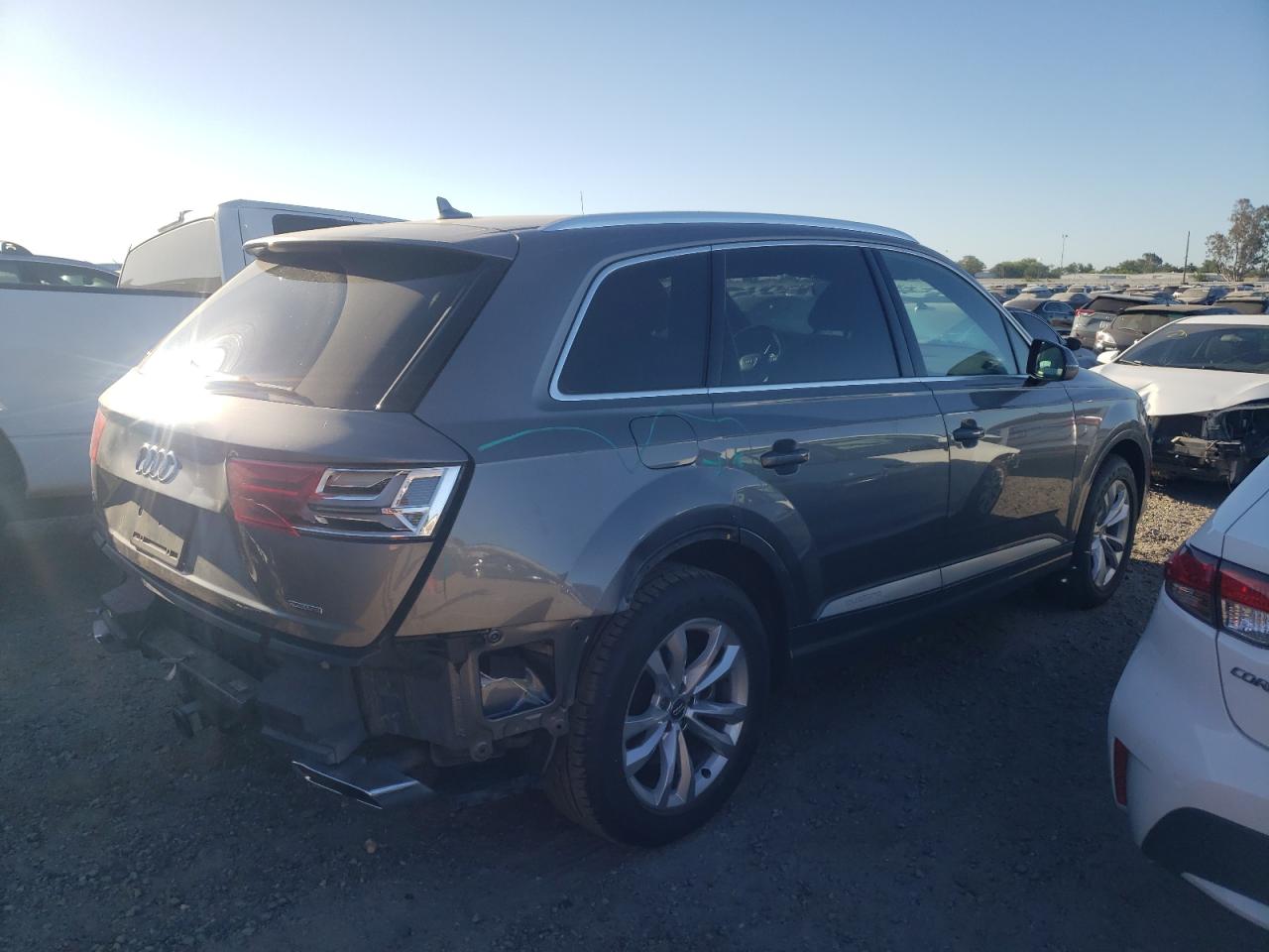 WA1LHAF73JD017427 2018 Audi Q7 Premium Plus