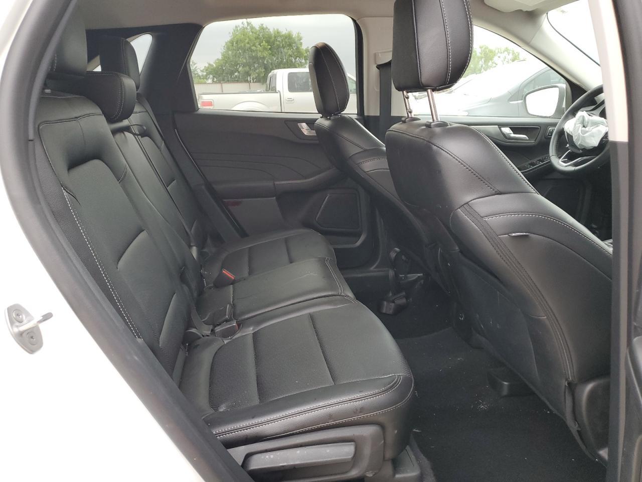 1FMCU9J90NUB82569 2022 Ford Escape Titanium