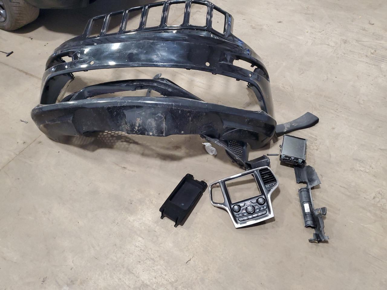 1C4RJFDJ0FC683187 2015 Jeep Grand Cherokee Srt-8