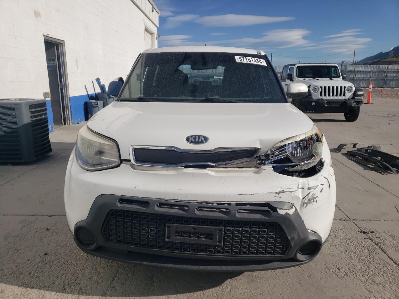 2014 Kia Soul vin: KNDJN2A24E7737461