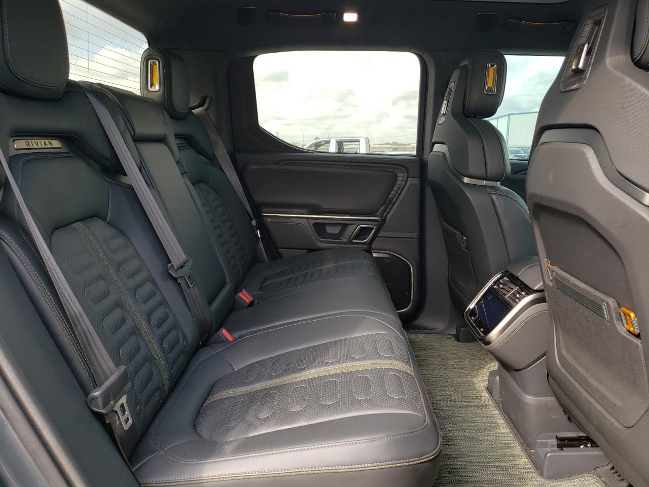 RIVIAN R1T ADVENTURE