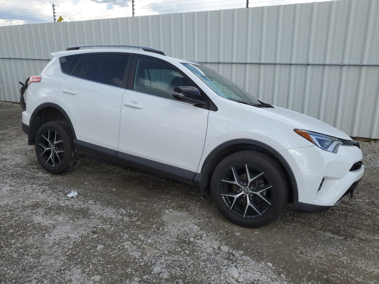 2T3JFREV0HW627462 2017 Toyota Rav4 Se