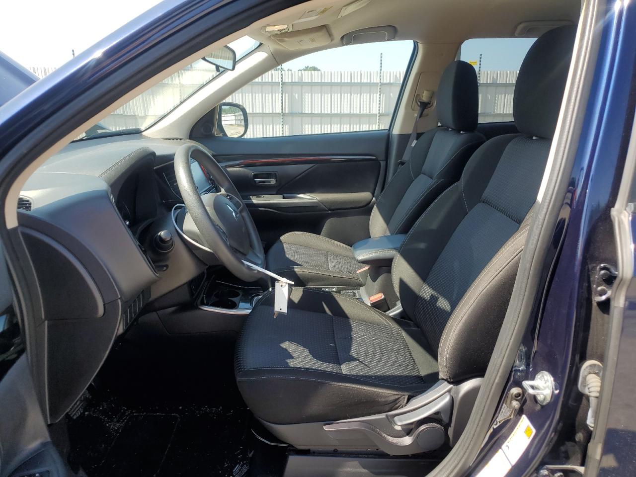 JA4AD2A32KZ011166 2019 Mitsubishi Outlander Es