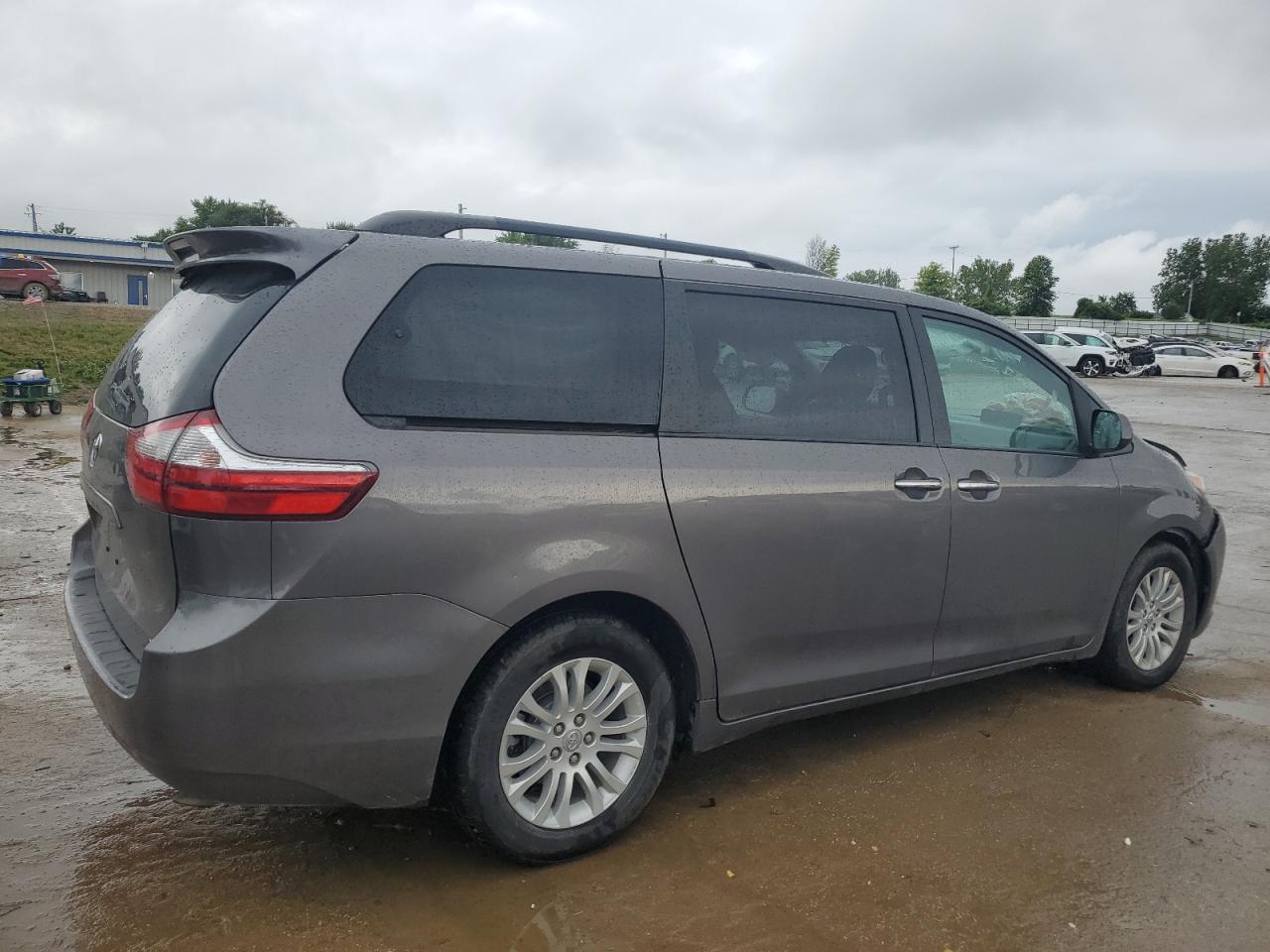 Lot #2633695213 2017 TOYOTA SIENNA XLE