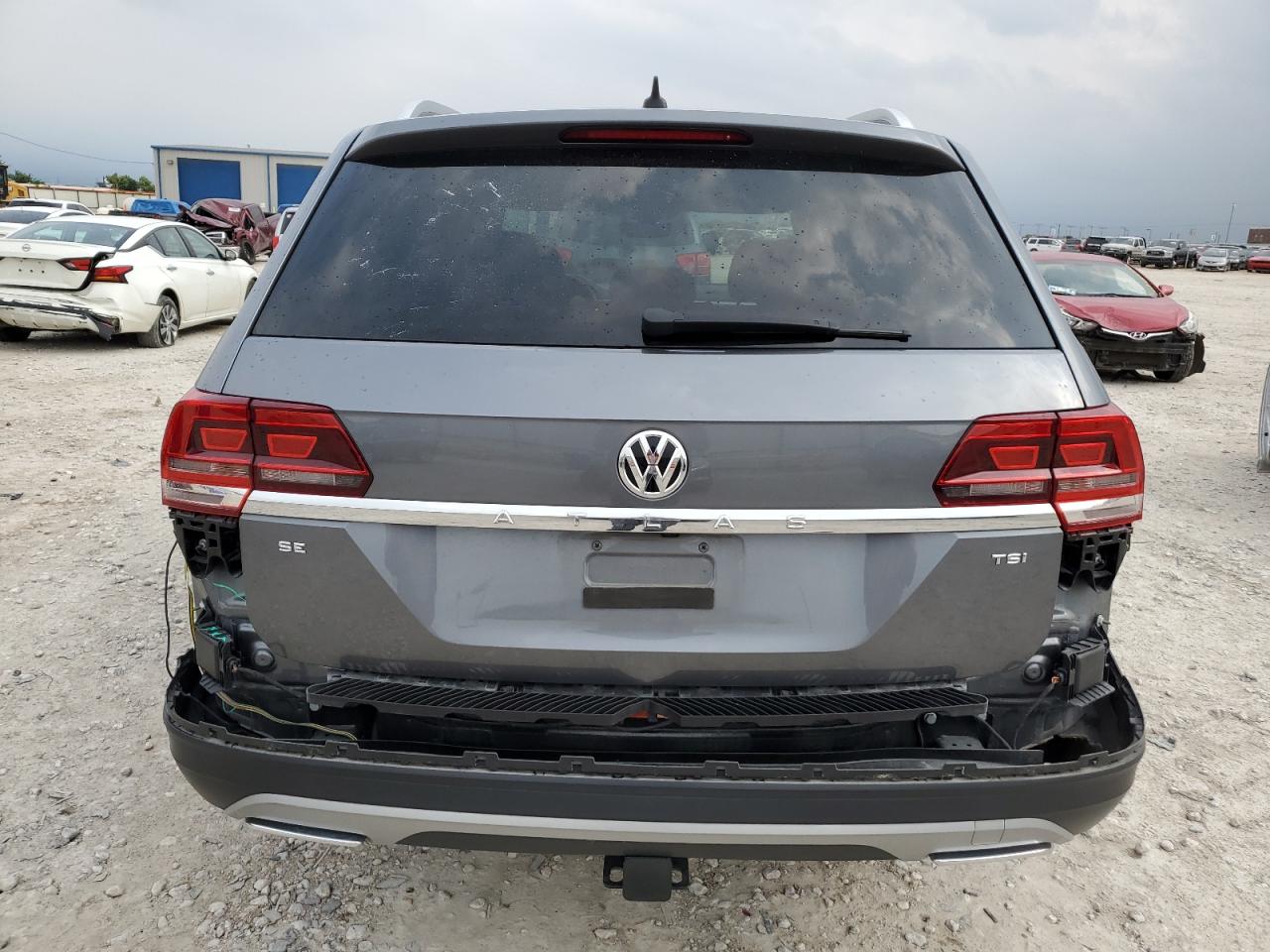1V2DP2CA5JC594001 2018 Volkswagen Atlas Se
