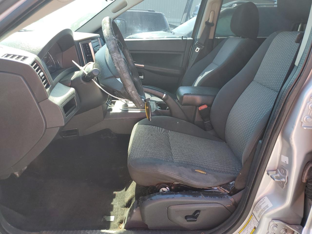 1J4PR4GK5AC130966 2010 Jeep Grand Cherokee Laredo