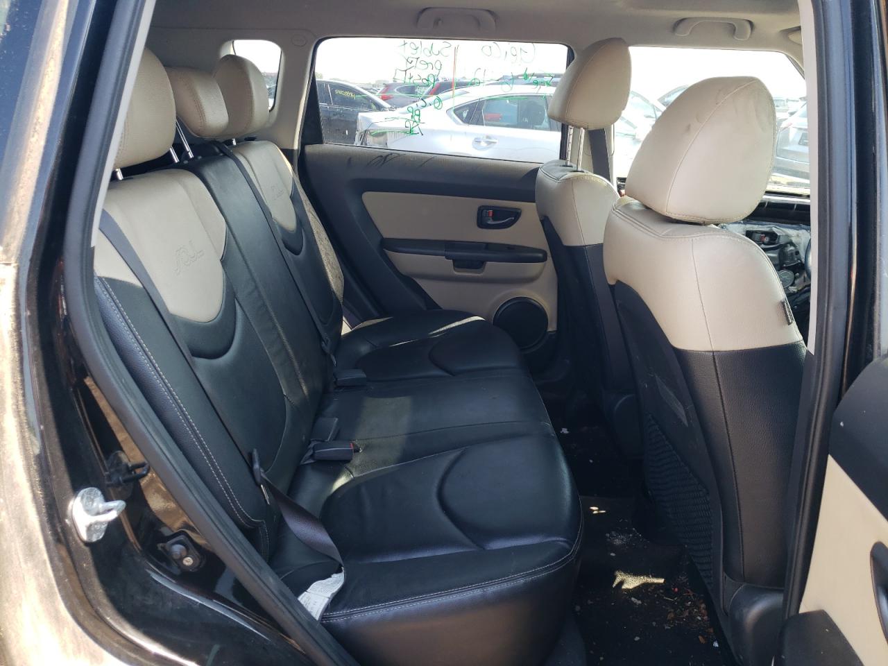 KNDJT2A28B7255819 2011 Kia Soul +