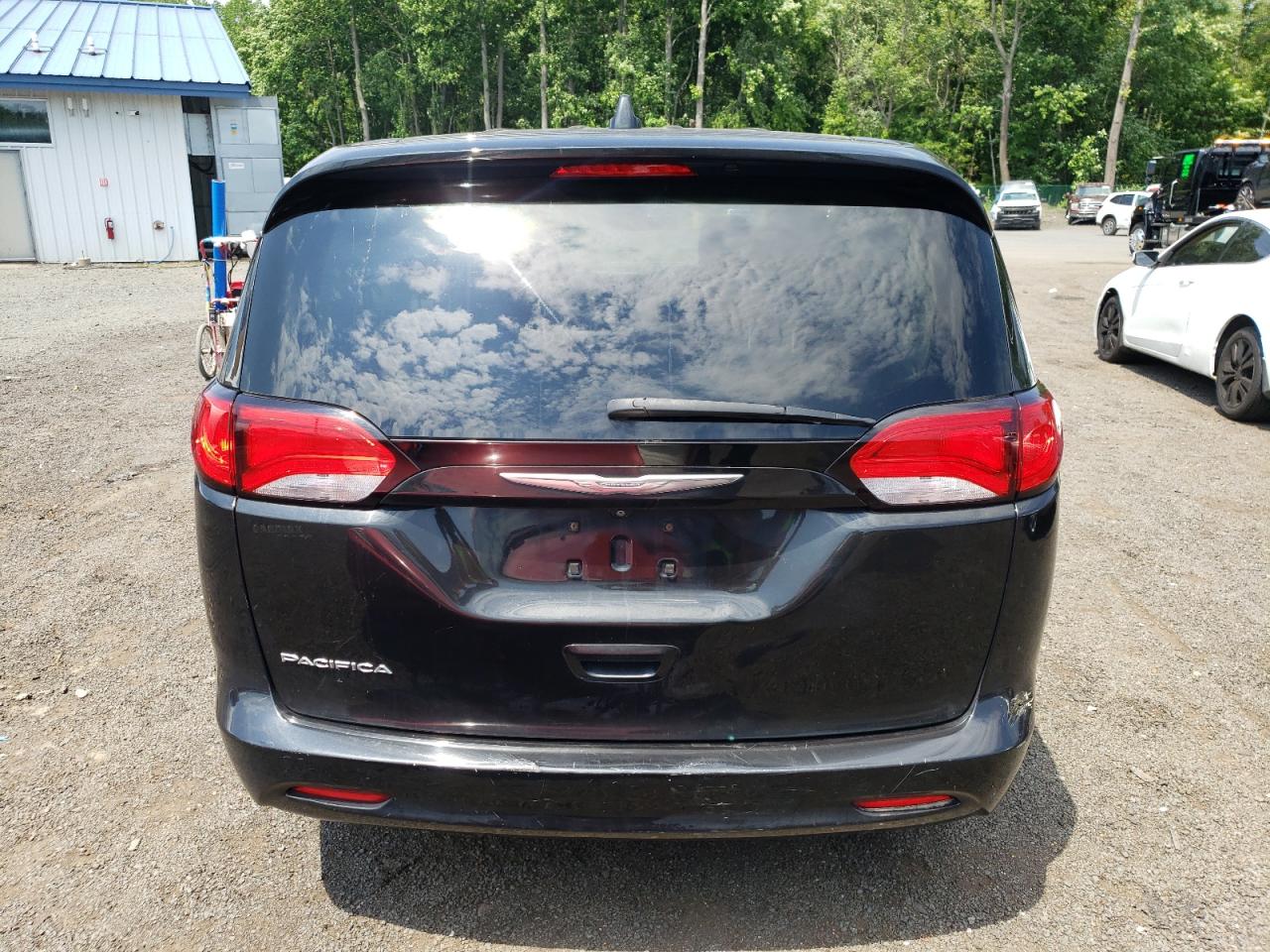 2017 Chrysler Pacifica Lx vin: 2C4RC1CG0HR565282